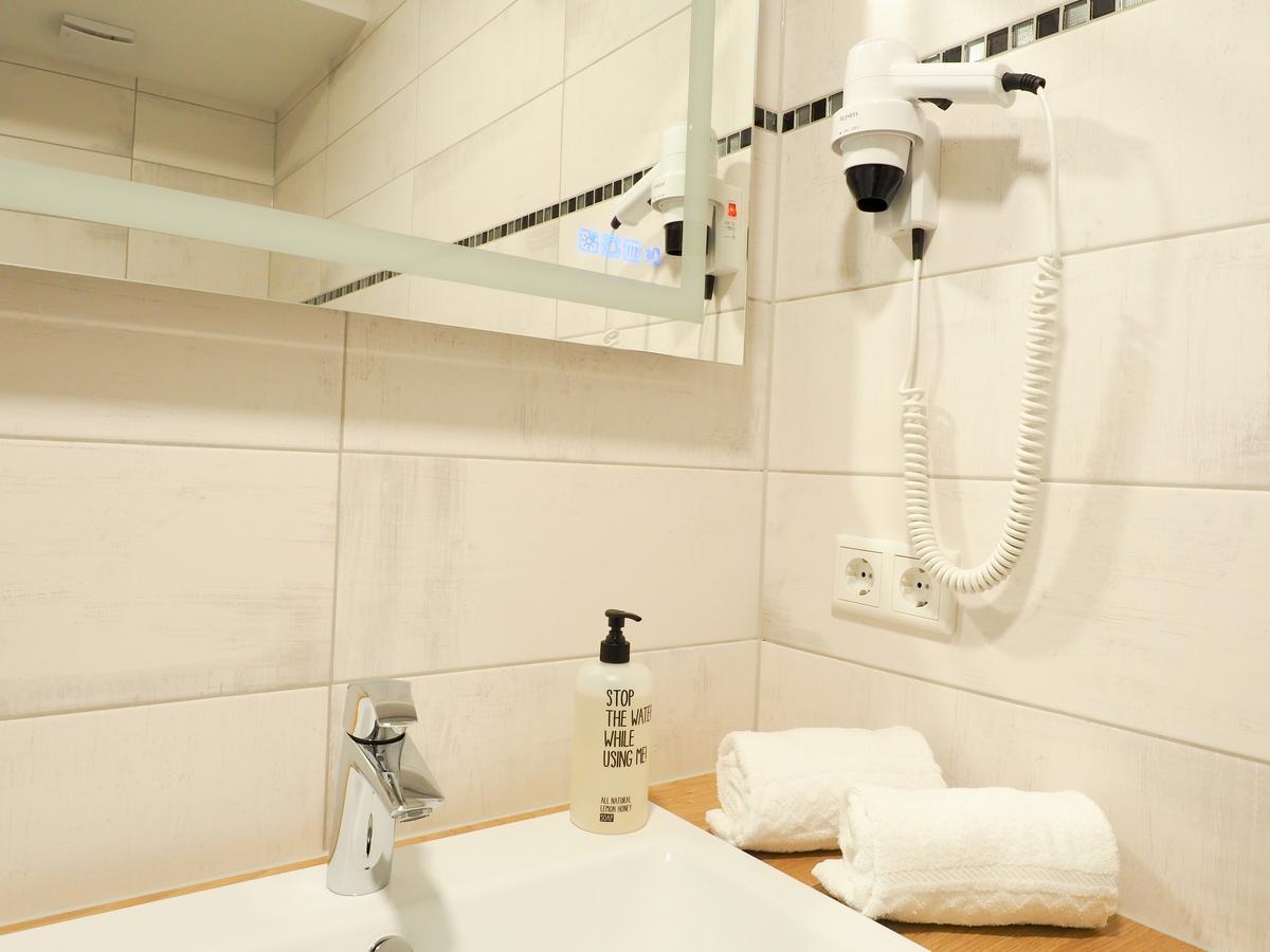 Wein Erlebnis Hotel Maimuehle ペルル エクステリア 写真